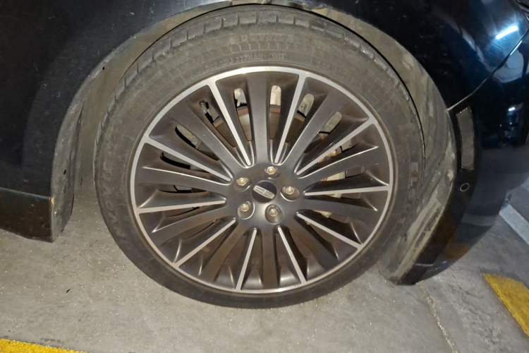 Used Lincoln MKZ 2014 2.0T Prestige Edition Right Front Wheel Hub