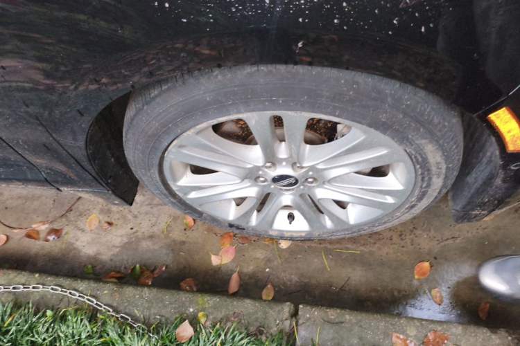 Used Lincoln MKZ 2014 2.0T Luxury Edition Right Front Wheel Hub