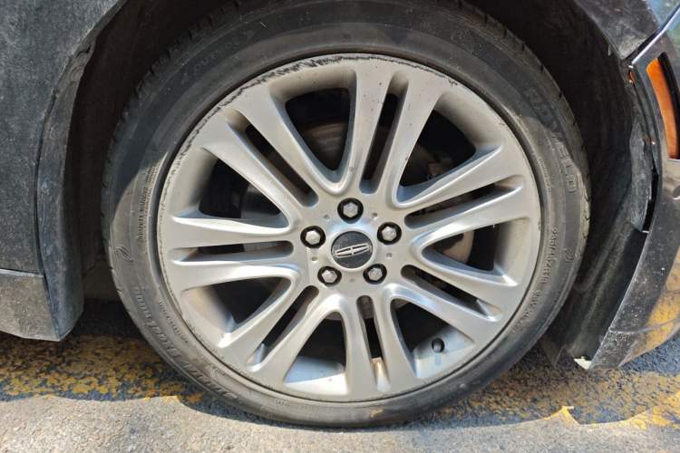 Used Lincoln MKZ 2014 2.0T Luxury Edition Right Front Wheel Hub