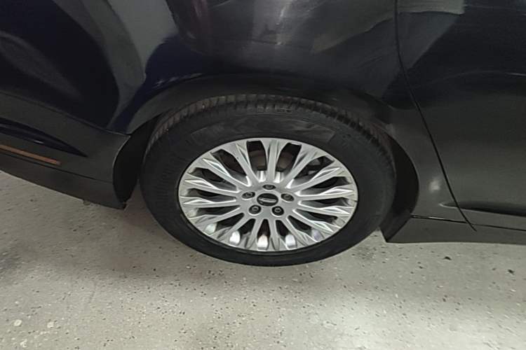 Used Lincoln MKZ 2014 2.0T Luxury Edition Right Rear Wheel Hub