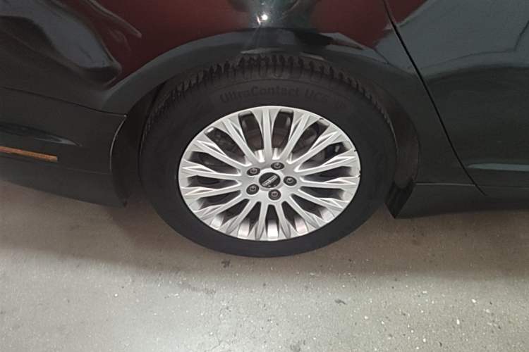 Used Lincoln MKZ 2014 2.0T Luxury Edition Right Rear Wheel Hub