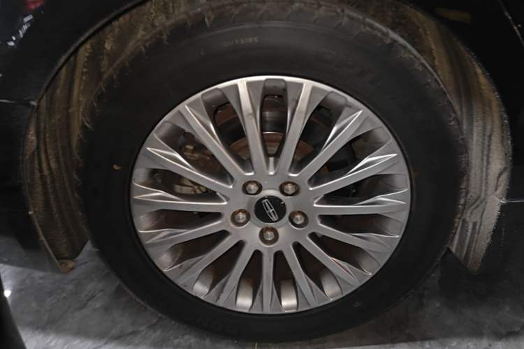 Used Lincoln MKZ 2014 2.0T Luxury Edition Right Rear Wheel Hub