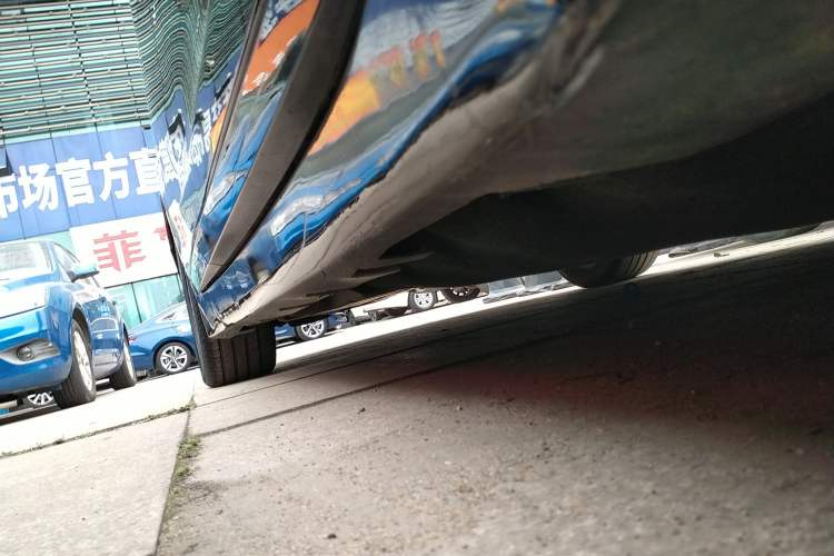 Used Lincoln MKZ 2014 2.0T Luxury Edition Right Side Sill