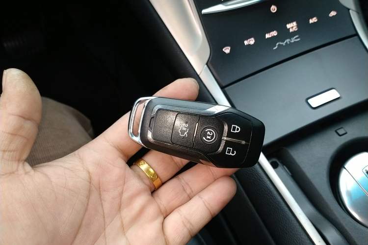 Used Lincoln MKZ 2014 2.0T Luxury Edition Vehicle Key