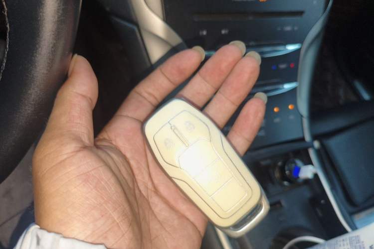 Used Lincoln MKZ 2014 2.0T Luxury Edition Vehicle Key