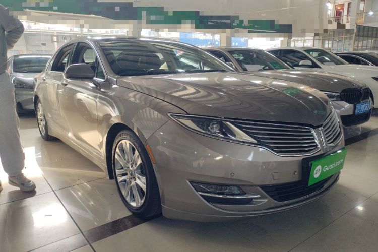 Used Lincoln MKZ 2014 2.0T Luxury Edition Front Right 45 Deg