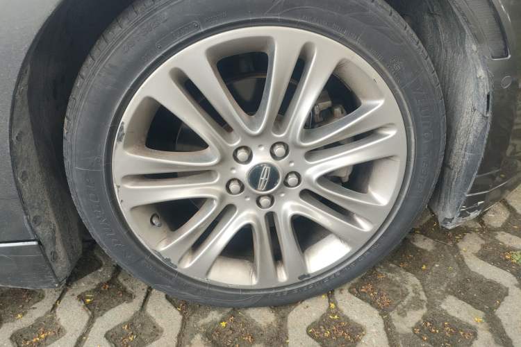 Used Lincoln MKZ 2014 2.0T Luxury Edition Right Front Wheel Hub