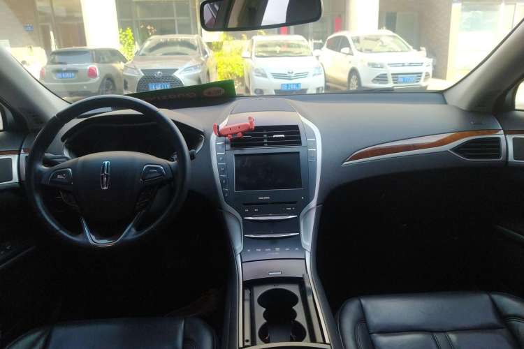 Used Lincoln MKZ 2014 2.0T Luxury Edition Center Console