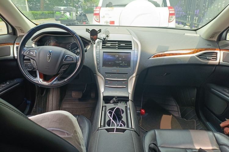 Used Lincoln MKZ 2014 2.0T Luxury Edition Center Console