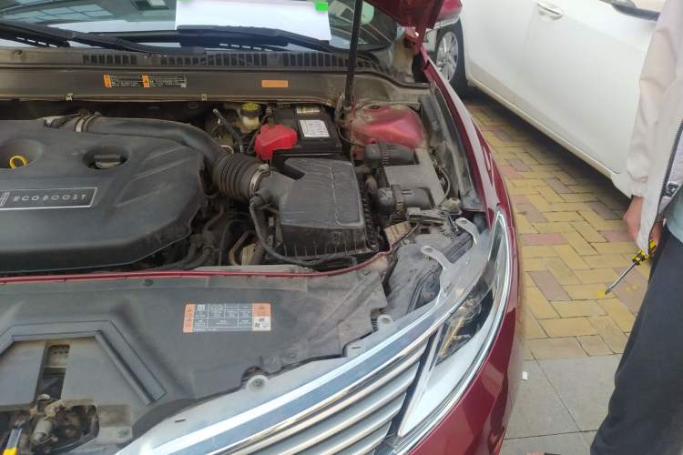 Used Lincoln MKZ 2014 2.0T Luxury Edition Engine Bay Left