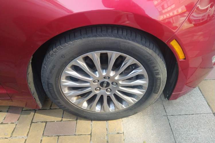 Used Lincoln MKZ 2014 2.0T Luxury Edition Right Front Wheel Hub