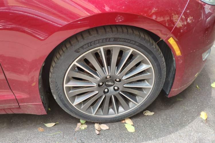 Used Lincoln MKZ 2014 2.0T Prestige Edition Right Front Wheel Hub