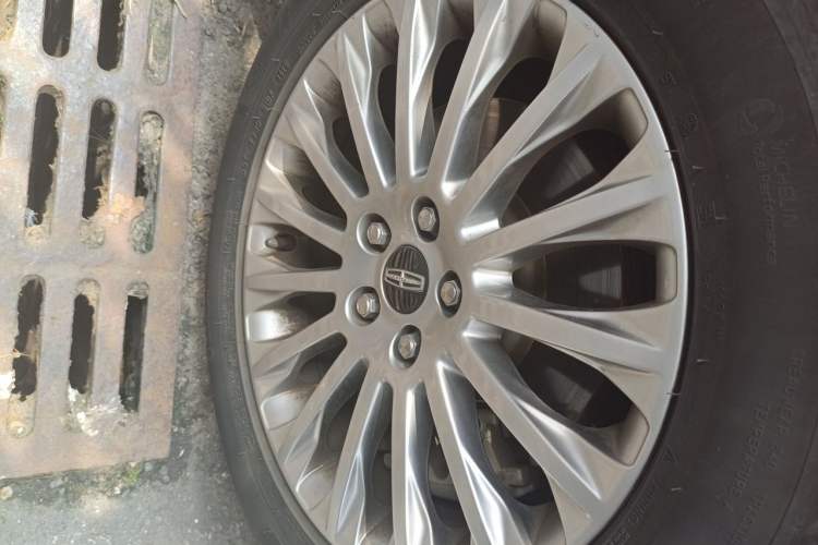 Used Lincoln MKZ 2014 2.0T Luxury Edition Right Front Wheel Hub
