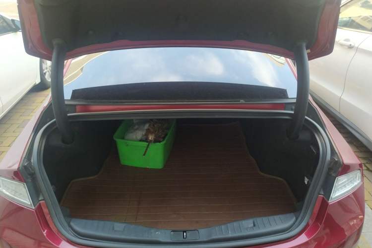 Used Lincoln MKZ 2014 2.0T Luxury Edition Trunk