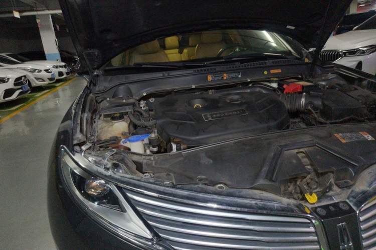Used Lincoln MKZ 2014 2.0T Luxury Edition Engine Bay Right