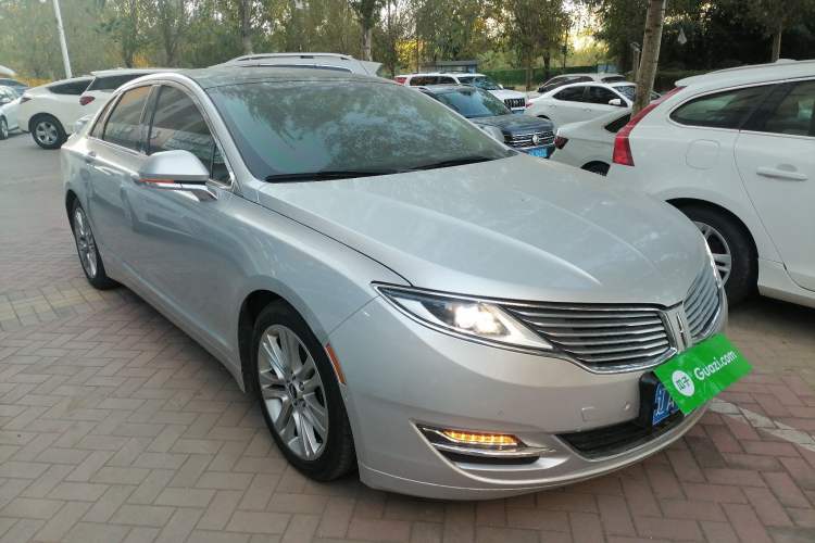 Used Lincoln MKZ 2014 2.0T Luxury Edition Front Right 45 Deg