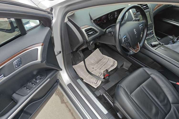 Used Lincoln MKZ 2014 2.0T Luxury Edition Interior 3