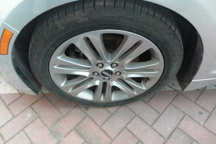 Used Lincoln MKZ 2014 2.0T Luxury Edition Left Front Wheel Hub