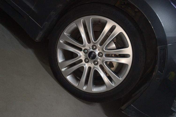 Used Lincoln MKZ 2014 2.0T Luxury Edition Right Front Wheel Hub