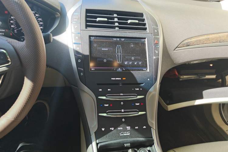 Used Lincoln MKZ 2014 2.0T Luxury Edition Audio And AC Panel
