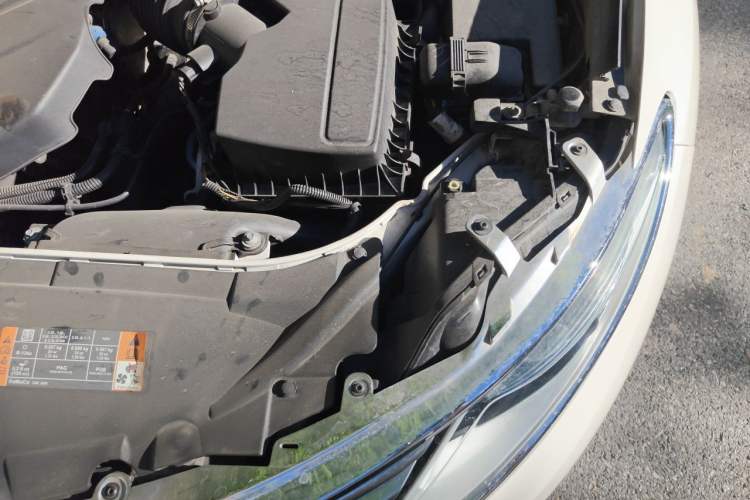 Used Lincoln MKZ 2014 2.0T Luxury Edition Engine Bay Left