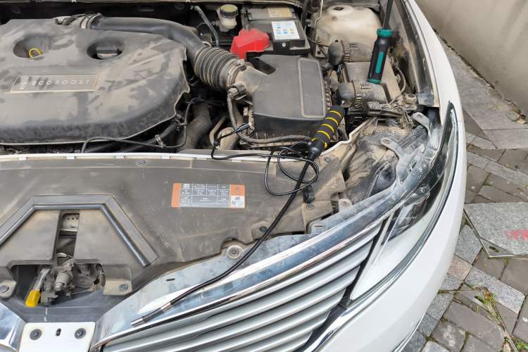 Used Lincoln MKZ 2014 2.0T Luxury Edition Engine Bay Left