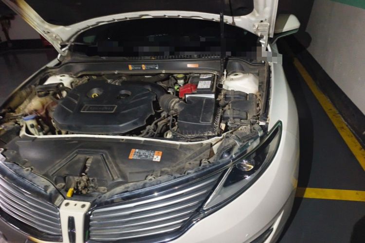 Used Lincoln MKZ 2014 2.0T Luxury Edition Engine Bay Left