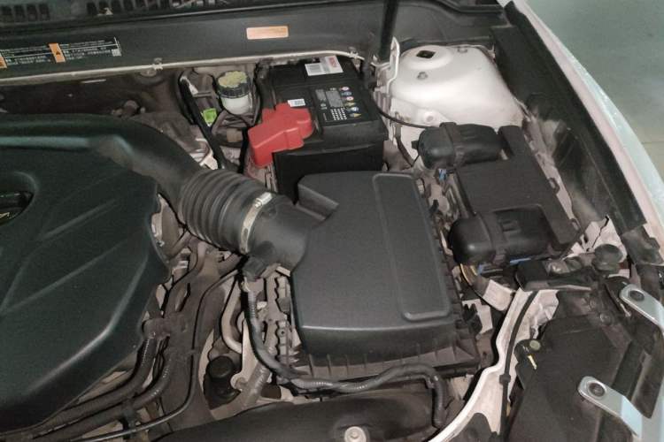 Used Lincoln MKZ 2014 2.0T Luxury Edition Engine Bay Left