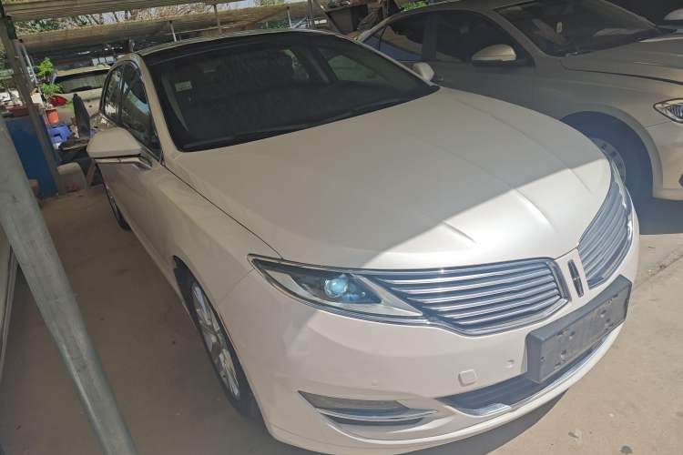 Used Lincoln MKZ 2014 2.0T Luxury Edition Front Right 45 Deg