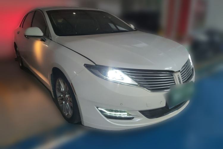 Used Lincoln MKZ 2014 2.0T Luxury Edition Front Right 45 Deg