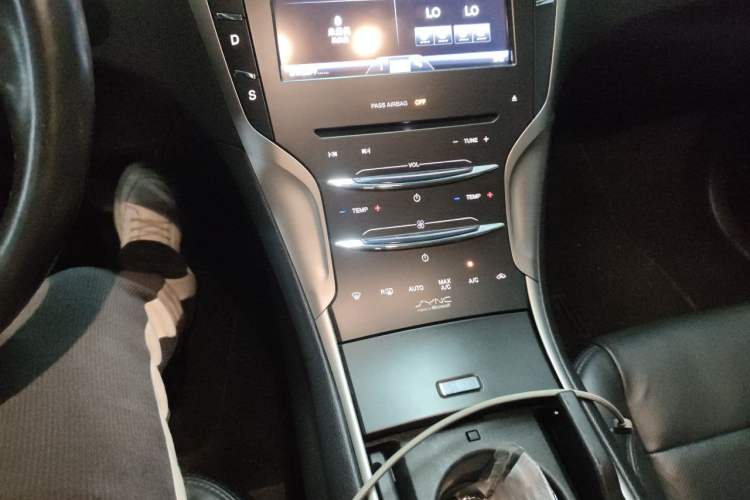 Used Lincoln MKZ 2014 2.0T Luxury Edition Gear Lever