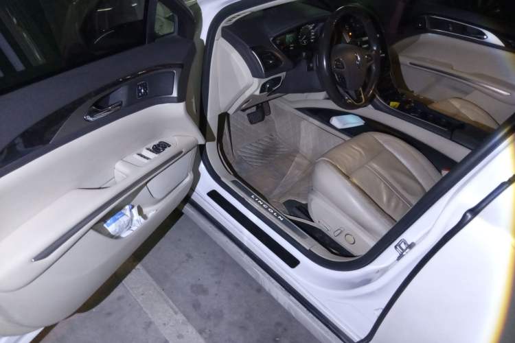 Used Lincoln MKZ 2014 2.0T Luxury Edition Interior 3