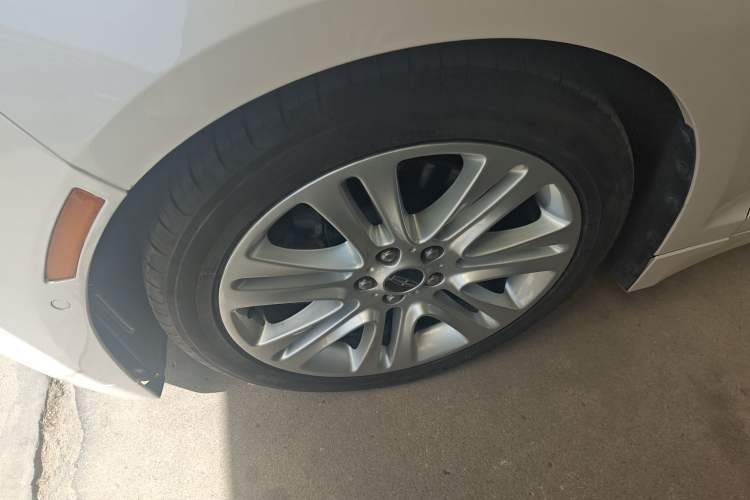 Used Lincoln MKZ 2014 2.0T Luxury Edition Left Front Wheel Hub
