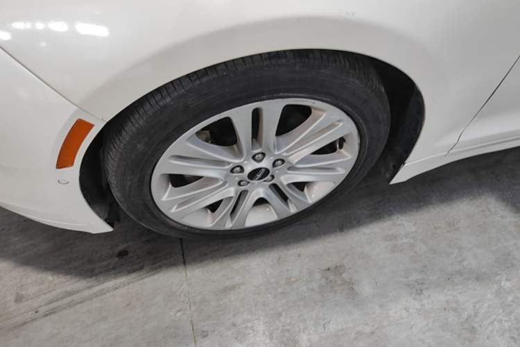 Used Lincoln MKZ 2014 2.0T Luxury Edition Left Front Wheel Hub