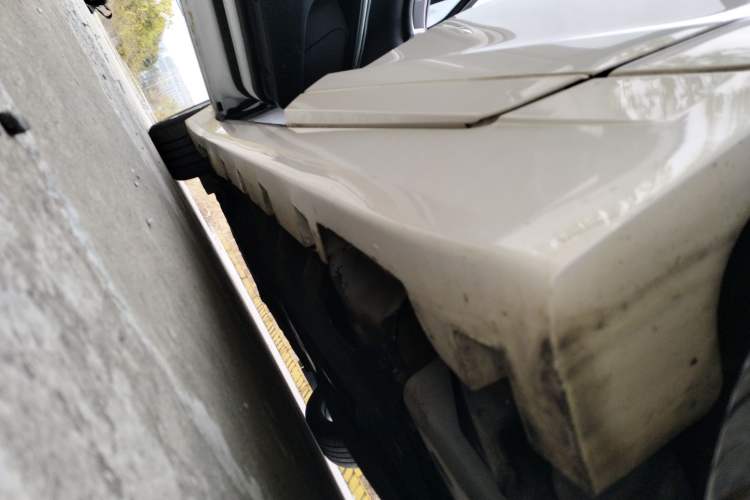 Used Lincoln MKZ 2014 2.0T Luxury Edition Left Side Sill