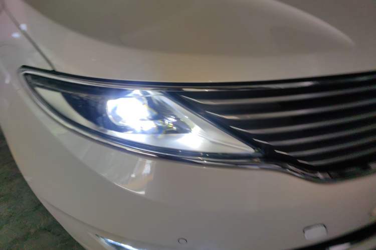 Used Lincoln MKZ 2014 2.0T Prestige Edition Right Front Headlight