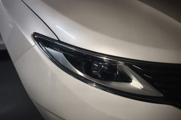 Used Lincoln MKZ 2014 2.0T Luxury Edition Right Front Headlight