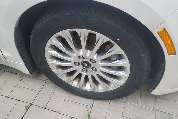 Used Lincoln MKZ 2014 2.0T Luxury Edition Right Front Wheel Hub