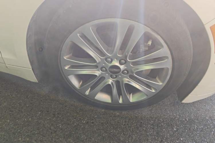Used Lincoln MKZ 2014 2.0T Luxury Edition Right Front Wheel Hub