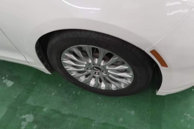 Used Lincoln MKZ 2014 2.0T Luxury Edition Right Front Wheel Hub
