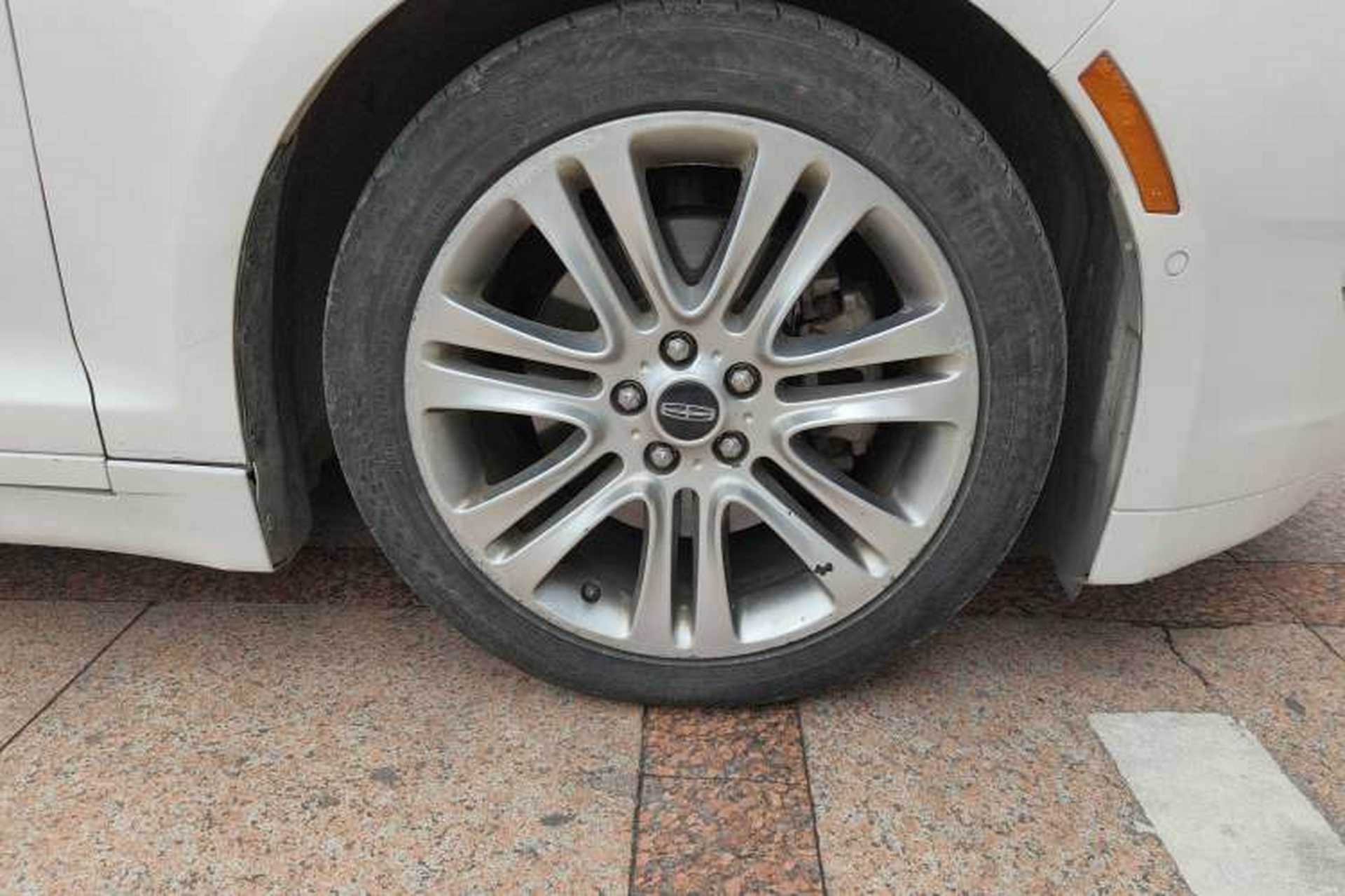 Used Lincoln MKZ 2014 2.0T Luxury Edition Right Front Wheel Hub