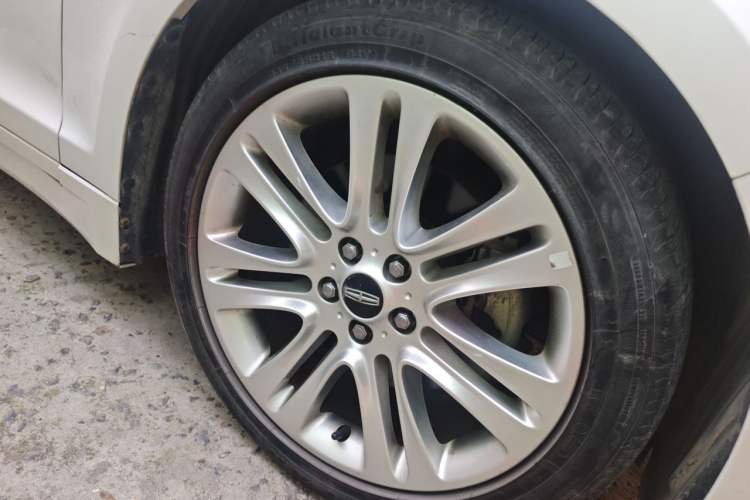 Used Lincoln MKZ 2014 2.0T Luxury Edition Right Front Wheel Hub