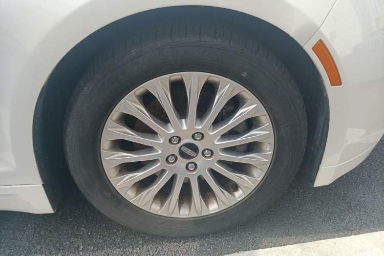 Used Lincoln MKZ 2014 2.0T Luxury Edition Right Front Wheel Hub