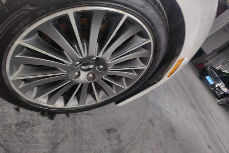 Used Lincoln MKZ 2014 2.0T Prestige Edition Right Front Wheel Hub