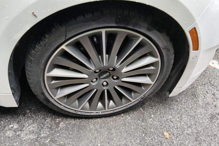 Used Lincoln MKZ 2014 2.0T Prestige Edition Right Front Wheel Hub