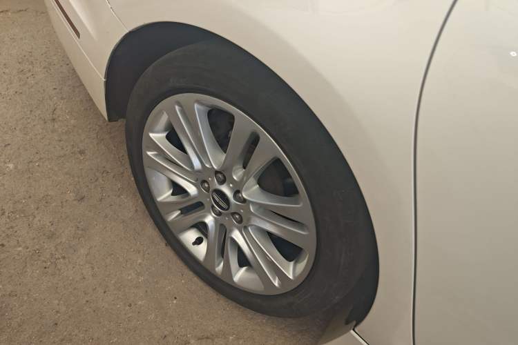 Used Lincoln MKZ 2014 2.0T Luxury Edition Right Rear Wheel Hub