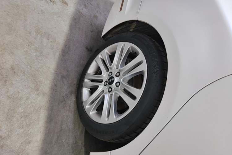 Used Lincoln MKZ 2014 2.0T Luxury Edition Right Rear Wheel Hub