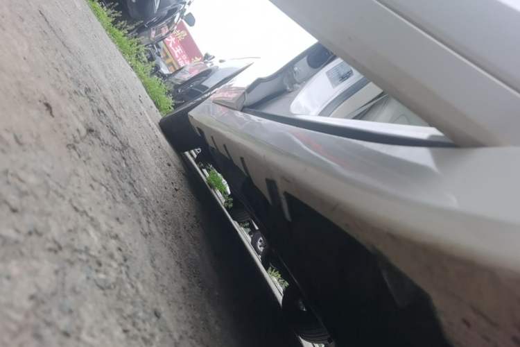 Used Lincoln MKZ 2014 2.0T Luxury Edition Right Side Sill