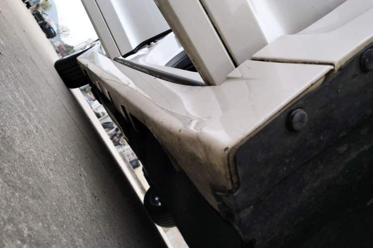 Used Lincoln MKZ 2014 2.0T Luxury Edition Right Side Sill