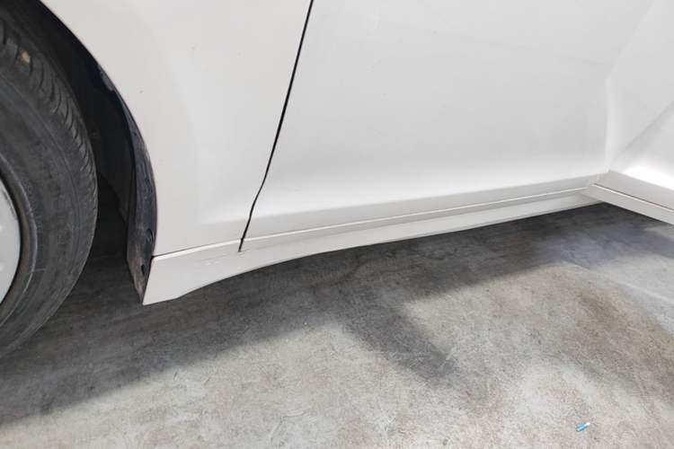 Used Lincoln MKZ 2014 2.0T Luxury Edition Right Side Sill